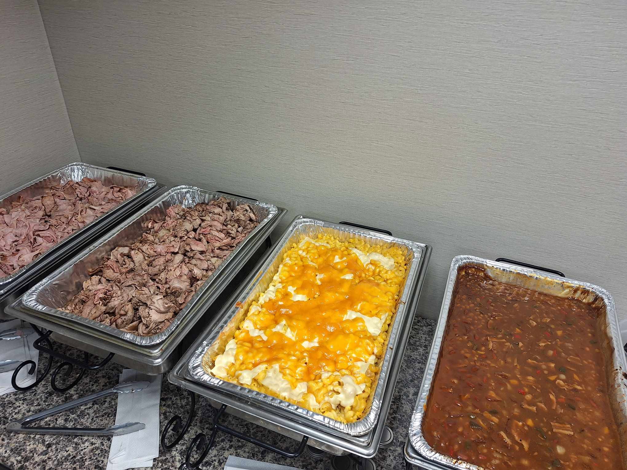 Pit entrees, macaroni and cheese, and baked beans